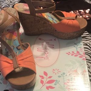 Coral wedges. Sz9 EUC Tags still on the bottom